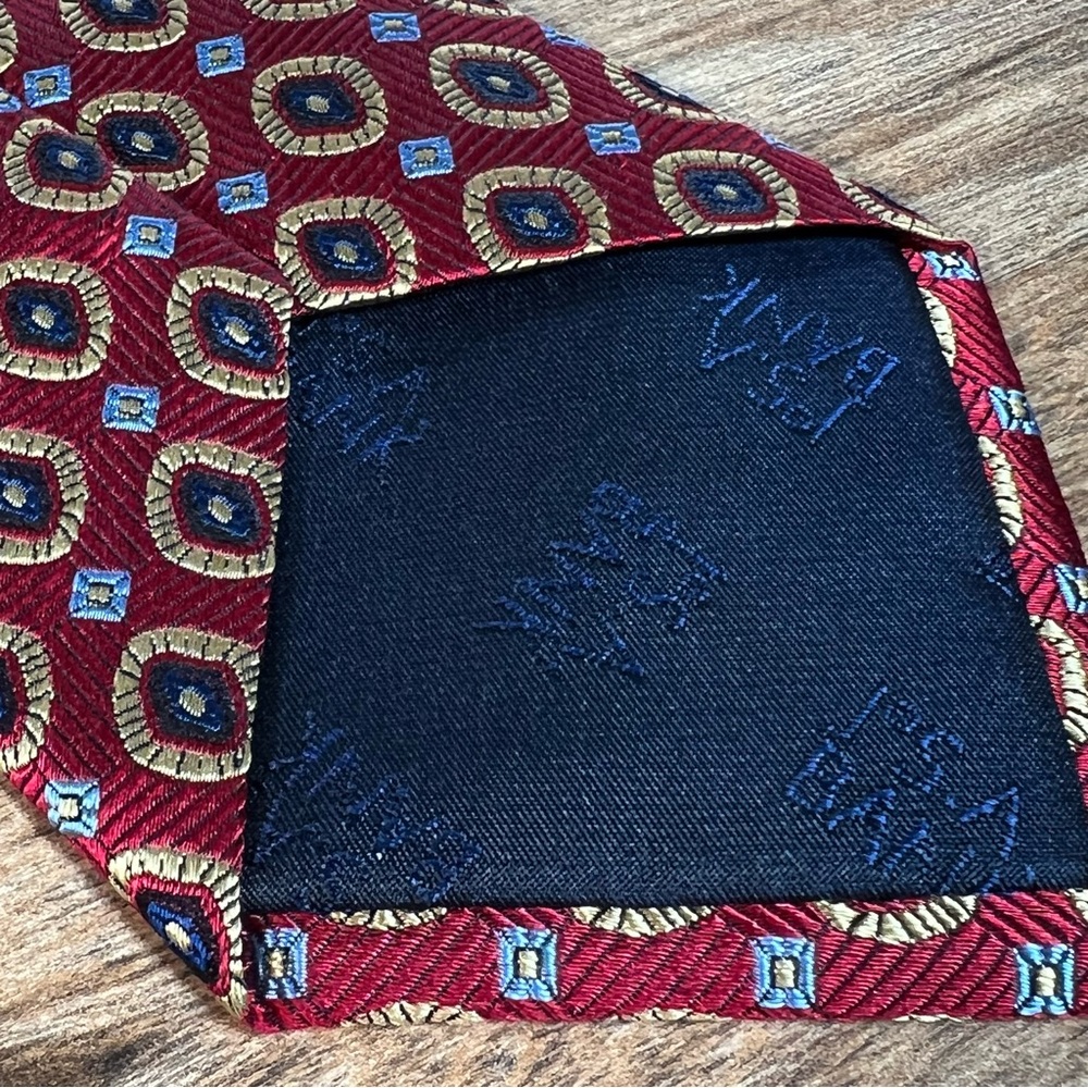 Jos A Bank - Executive American Traditions Red/Gold/Blue 100% Silk Tie - Picture 4 of 8